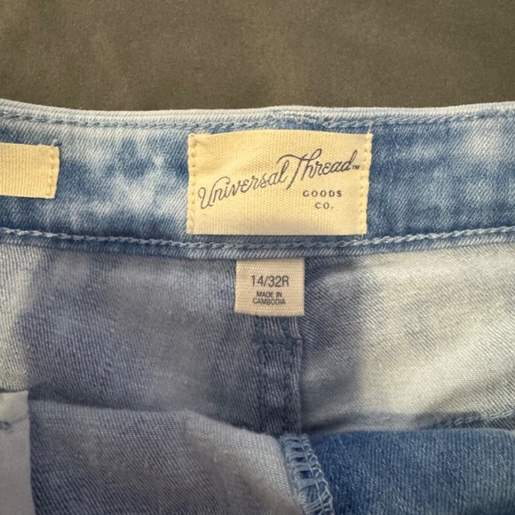 Universal Thread Jean Short - Picture 3 of 4